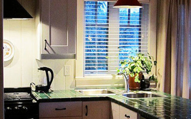 Stillwater Beach House Bed & Breakfast