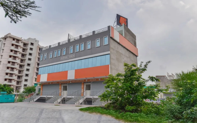 OYO Flagship 80569 Hotel Rishabh Inn