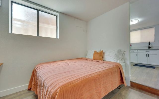 Oxnard Apartment < 1/2 Mi to Beaches!