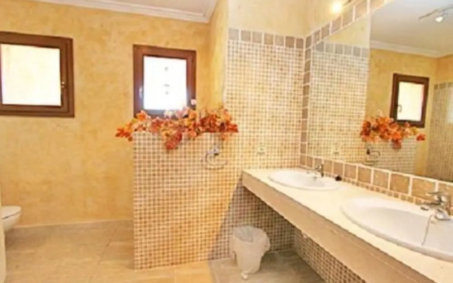 Villa - 6 Bedrooms with Pool and WiFi - 103977