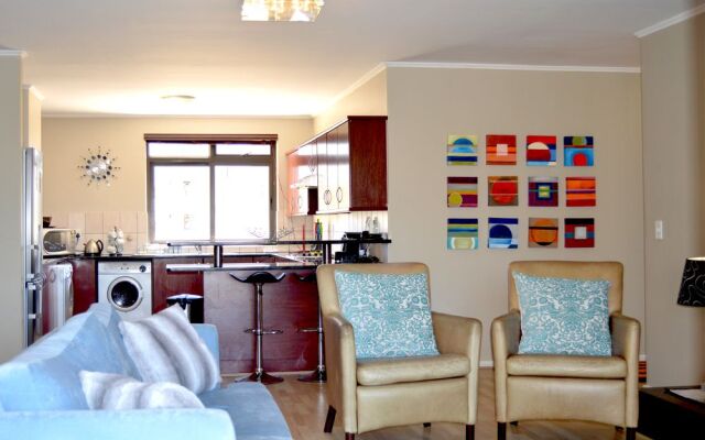 Island Club Hotel & Apartments