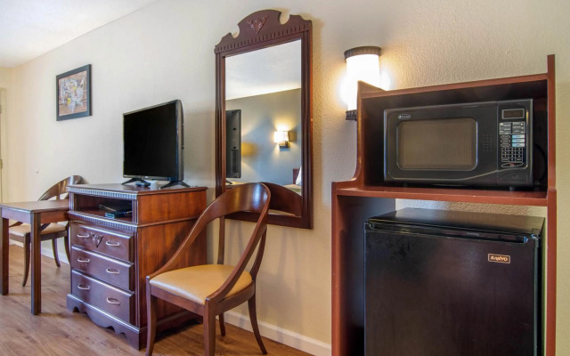Econo Lodge Inn & Suites near Chickamauga Battlefield