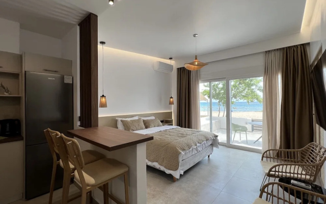Penthouse & Apartments by the Sea near Airport