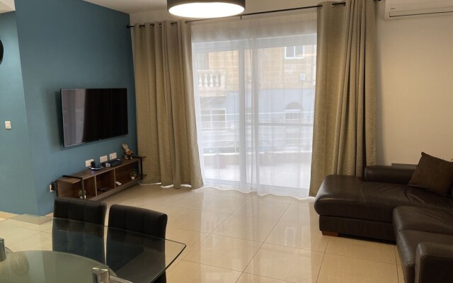 Spinola Bay 3-double Bed Near Beach Prime Location