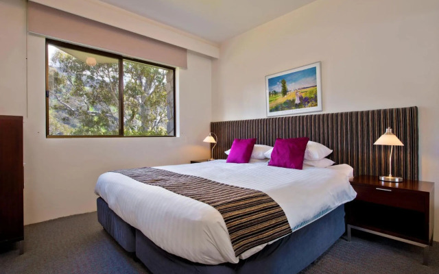 Lantern 1 Bedroom Patio Apartment with alpine view