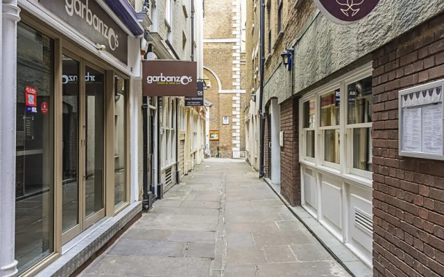 Monument Apartments London Bridge