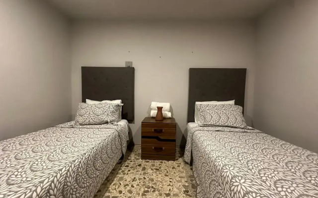 Modern Polanco Stay - Parking- Elevator- Sleeps 10