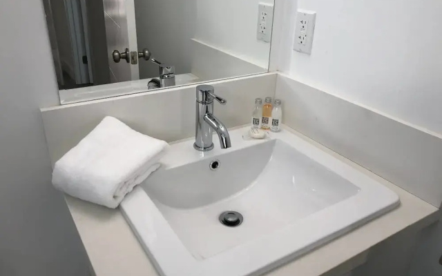 Brand NEW Luxury Spacious 3bdr Townhome Close to 3rd St