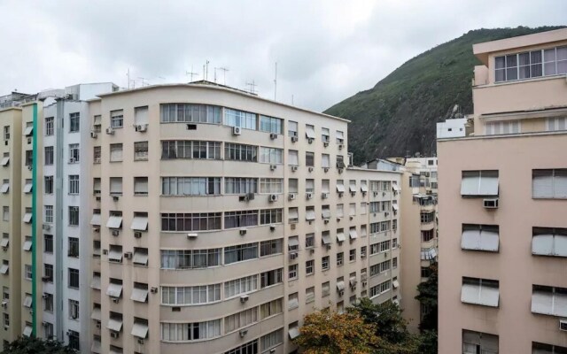 Apartment in Copacabana for up to 4 People 100m From the Beach Cavirio Nsc1003