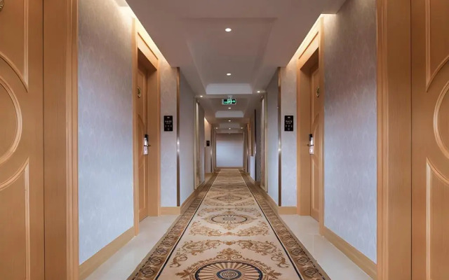 Vienna Hotel Shenzhen Qinghu Metro Station