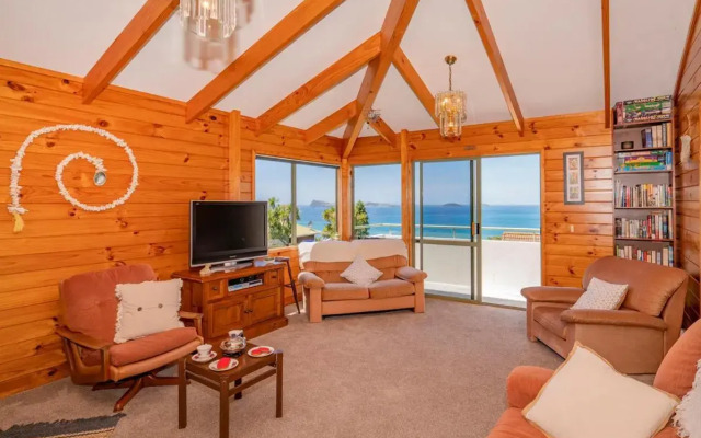 Picturesque on Paku - Tairua Holiday Home
