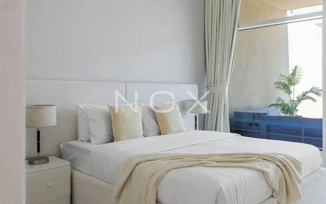 1Br Study 706 Bay Square B7