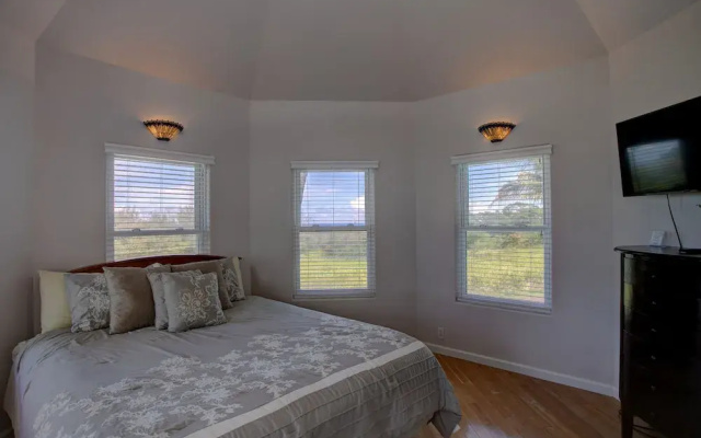 Grand Melemele 3 Bedroom Home by RedAwning
