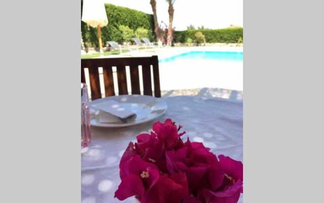 Villa with 5 bedrooms & 4 bathrooms - private heated pool