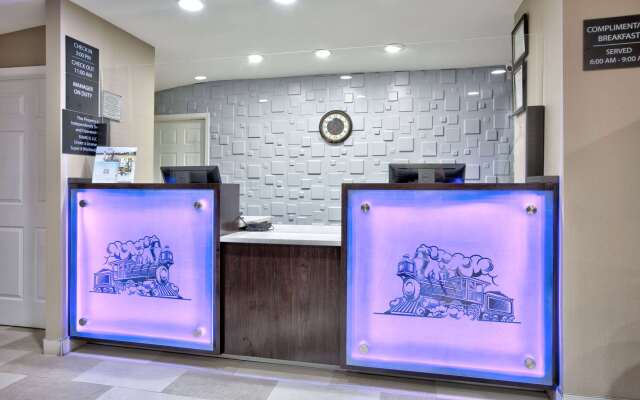 Super 8 by Wyndham Palestine