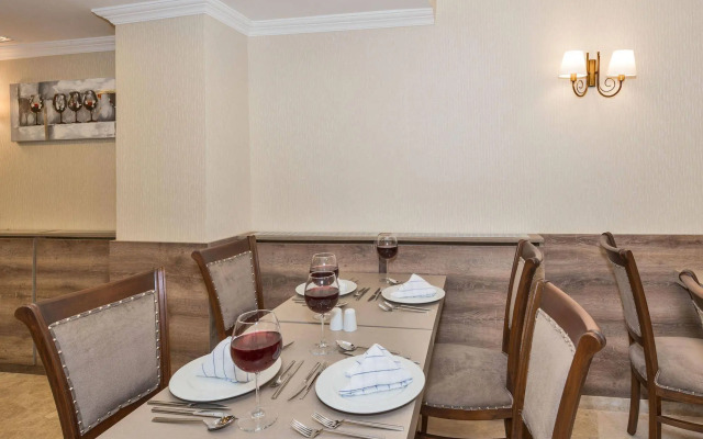 Alphonse Hotel