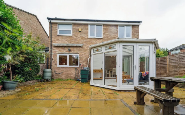 Spacious Home - Sleeps 10 - Free Parking - Pets