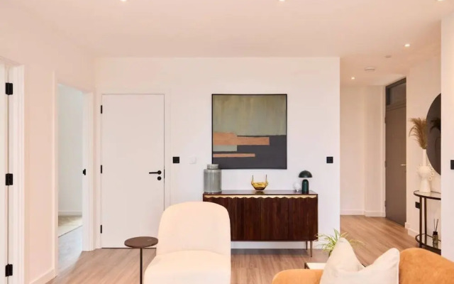 The Tottenham Classic - Charming 2bdr Flat With Balcony