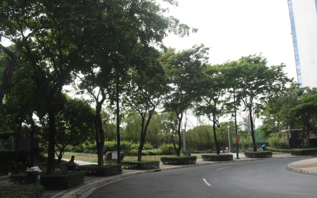 A2J BGC Luxury 2BR Loft Near Burgos Circle, Malls