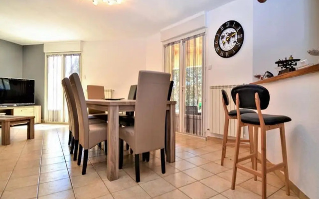 Cozy Villa in Saint-laurent-la-vernede