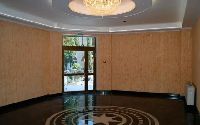 Версаль на Несербской