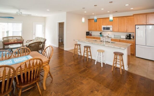 Serenity Now 4 Bedroom Condo by Redawning