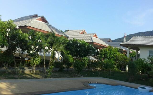 Krisada Beach Resort