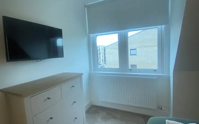 Central Paisley Apartment- Airport/glasgow Access
