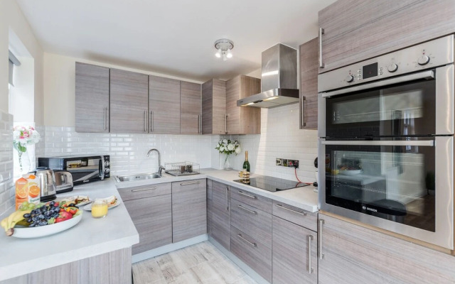 Taste Central London Living in Lush Home