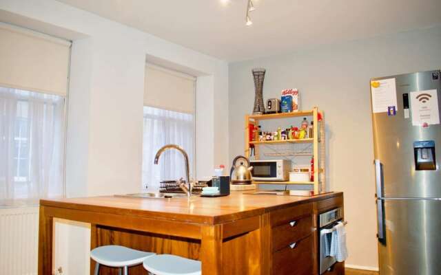 Central Apartment for the Fringe