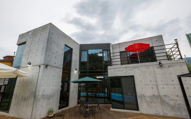 Asamo poolvilla