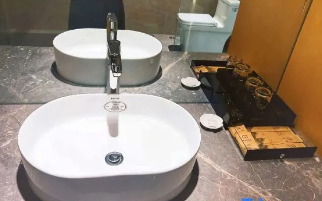 Diannan Hotel – Bathroom – Hekou