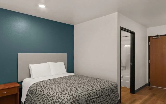 WoodSpring Suites Evansville East