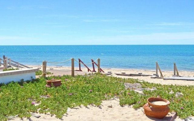 Las Olas Beachfront Townhome 603 by RedAwning