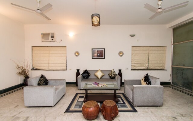 OYO 6774 Apartment The White Feathers