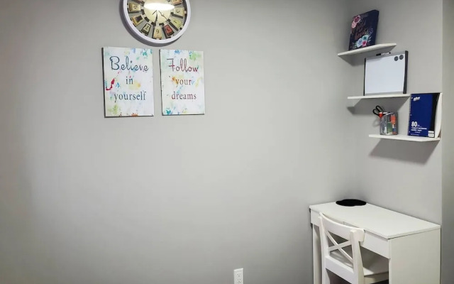 240 Spacious Modern Home w AC