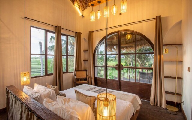 Tropical Private Villa 3 BR Canggu w/Staff