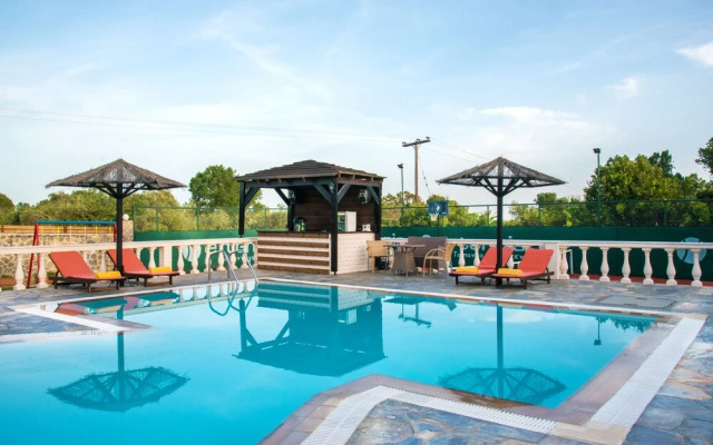Villa Maxim with Private Pool & Tennis Court