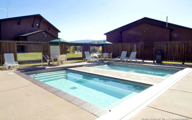Buck's T-4 Lodge