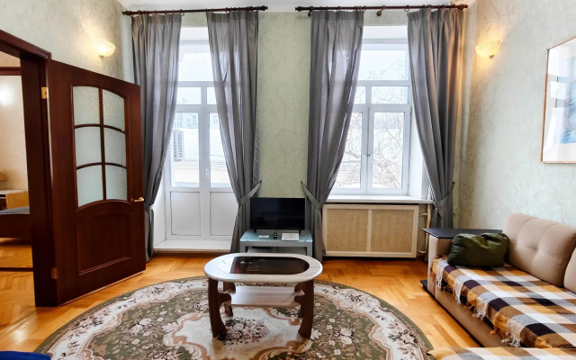 Tverskaya Street (Тверская Стрит) на улице Садовая-Триумфальная 4-10