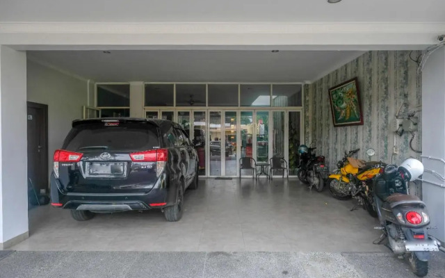 RedDoorz near Hermes Place Polonia Medan