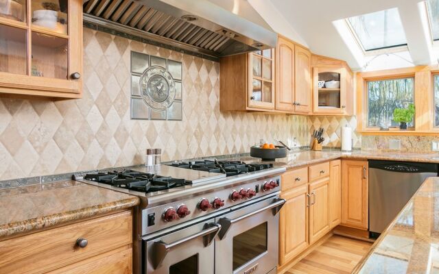 2462 Pierpont Blvd Home