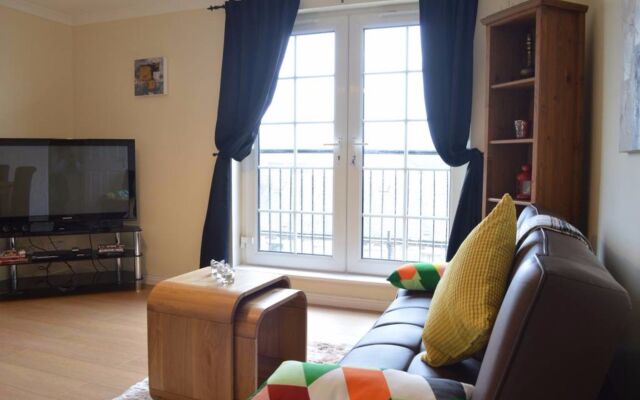 2 Bedroom Apartment off Leith Walk Sleeps 5