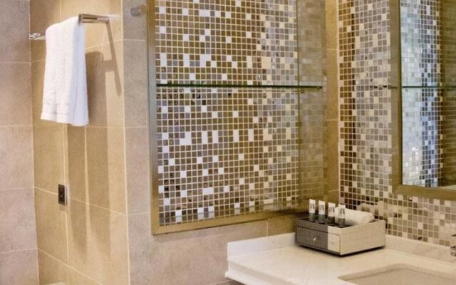 Howard Johnson Life Geckor Zhu