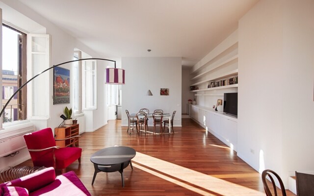 Auditorium Luxury Three Bedroom Apartment