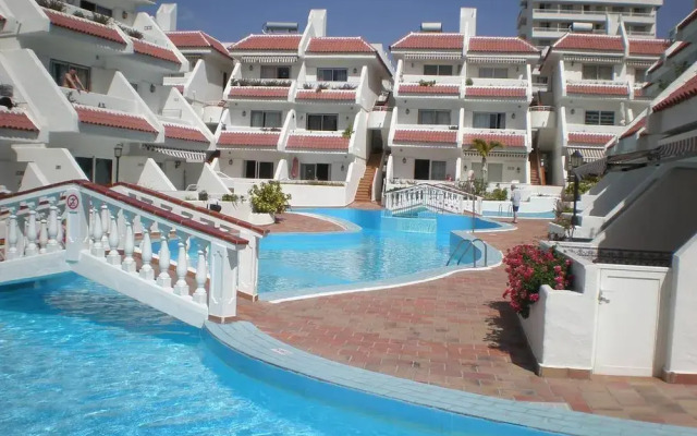 Arona 2-bed Apartment - Sleeps 5 - Outdoor Pool