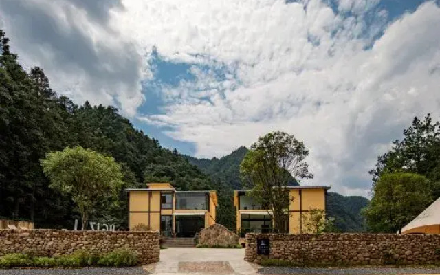 Flower Valley·Jianzhu Homestay (Zhangjiajie National Forest Park Branch)