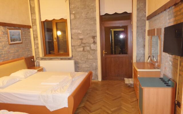 Imbros Hotel