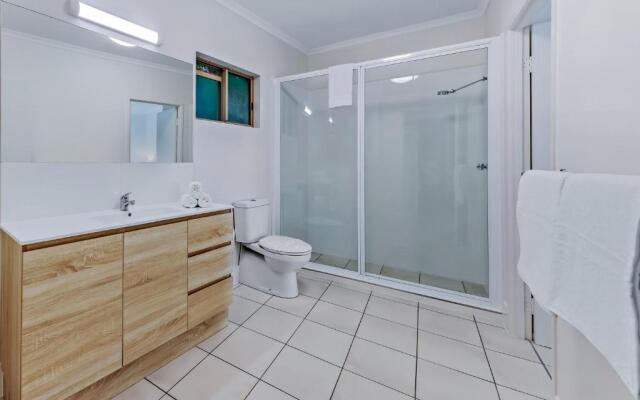 2BR Apartment with Stunning Ocean Views