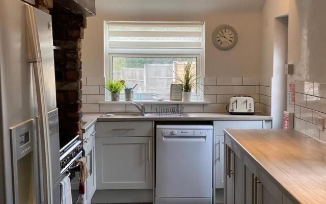 Newlyn House - Sleeps 11